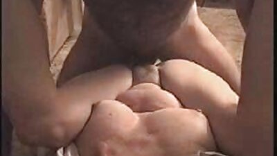 她的丈夫拍摄了他妻子的屁股被一个巨大的 BBC 接管