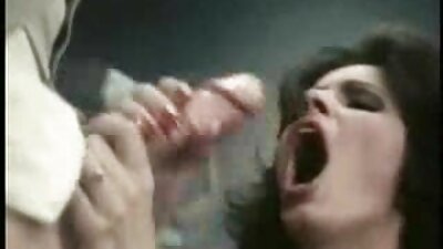成熟的三人行在 69 和 2 面部护理中口交
