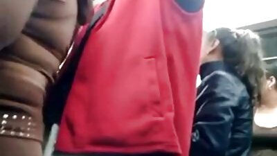 我赤裸裸地暴露在半公共场所